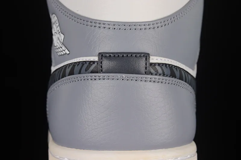 All Categories Air Jordan Jordan Series Basketball Shoes Air Jordan 1 Mid Air Jordan 1 Mid AJ1 Joe 1 Year of the Tiger Customized Chinese Basketball Shoes 554724-170